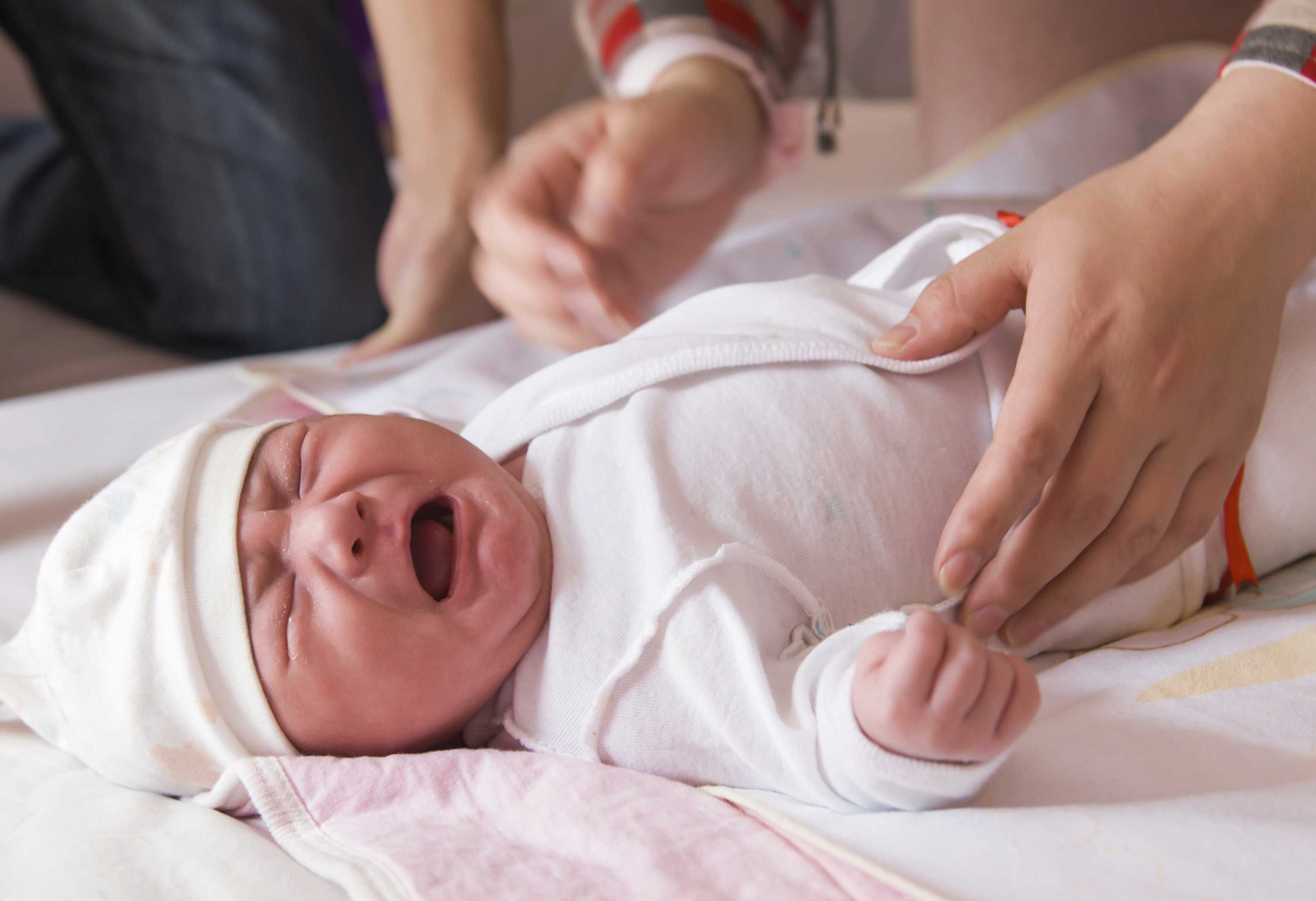 چگونه می‌توانم بهترین مرکز یا پزشک برای ختنه نوزادان را پیدا کنم؟